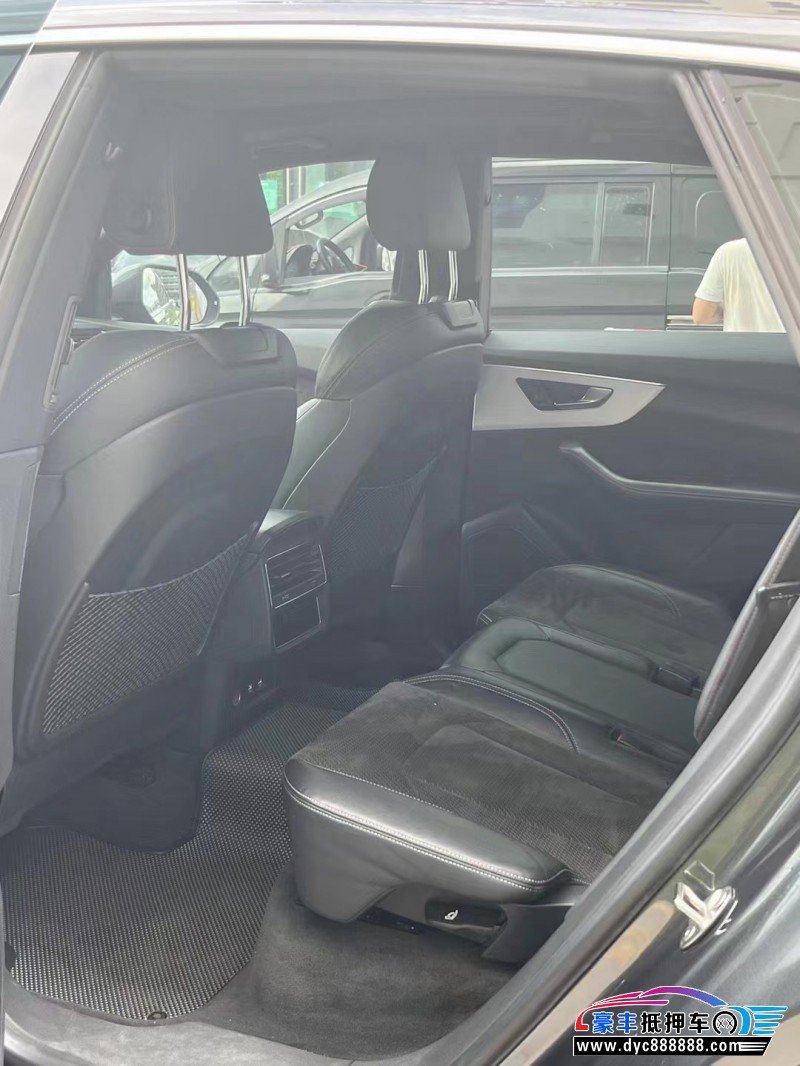 20年奥迪Q8轿车抵押车出售