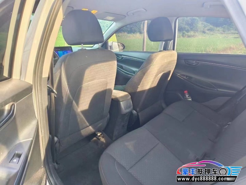 19年现代悦动轿车抵押车出售