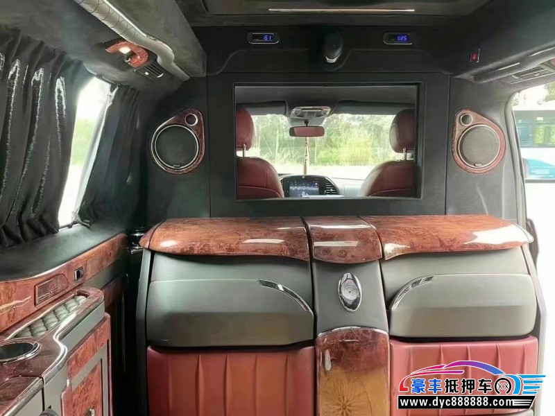 17年奔驰威霆轿车抵押车出售