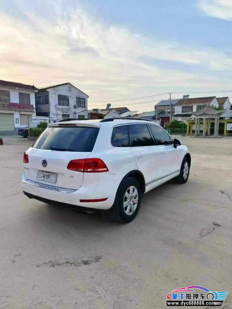 14年大众途锐轿车抵押车出售