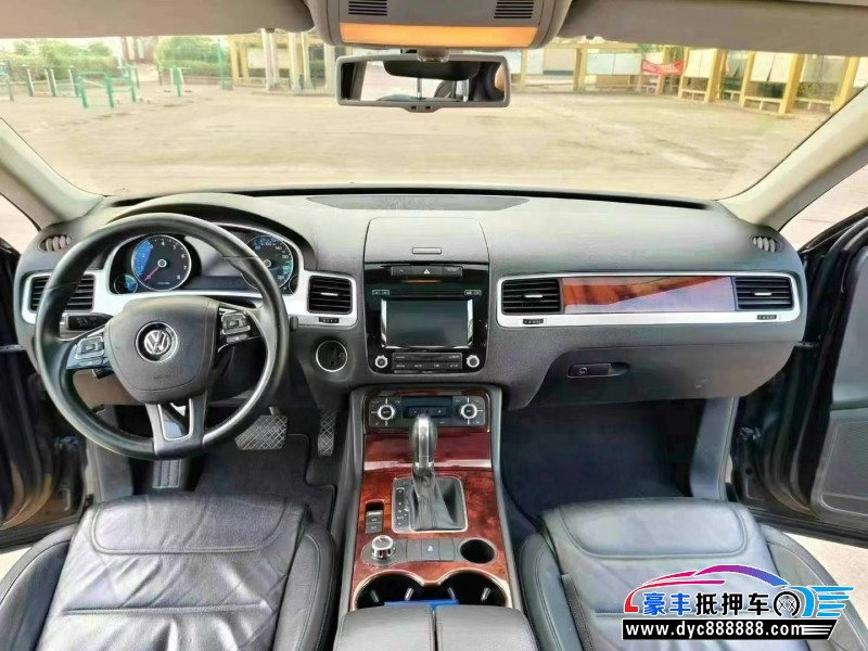 14年大众途锐轿车抵押车出售