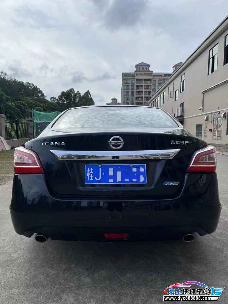 15年日产天籁轿车抵押车出售