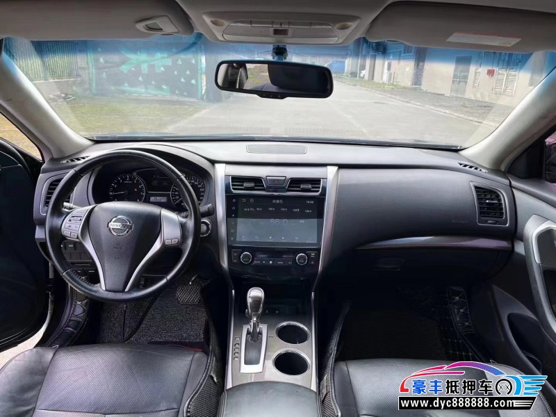 15年日产天籁轿车抵押车出售