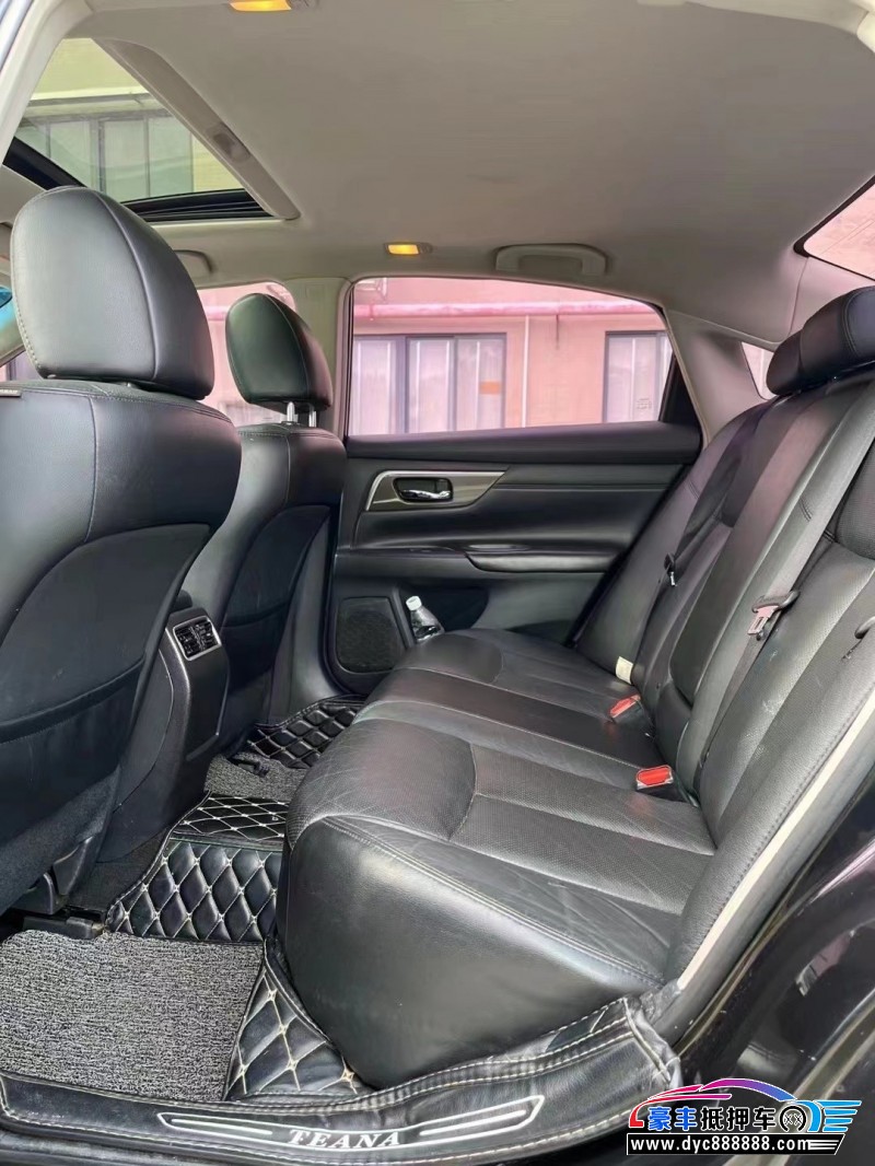 15年日产天籁轿车抵押车出售