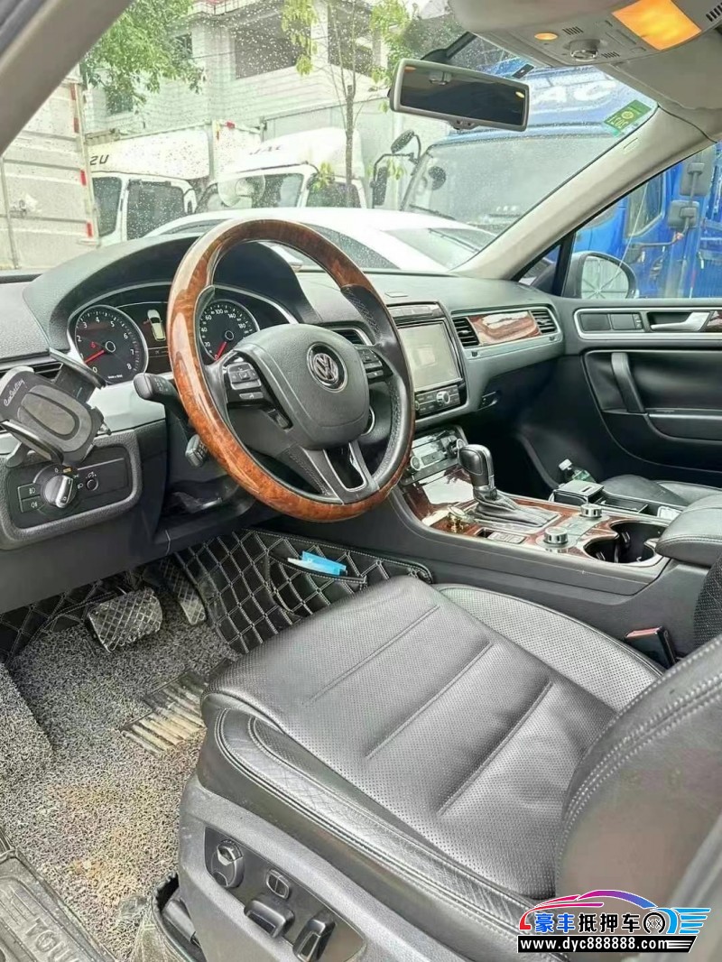 11年大众途锐轿车抵押车出售