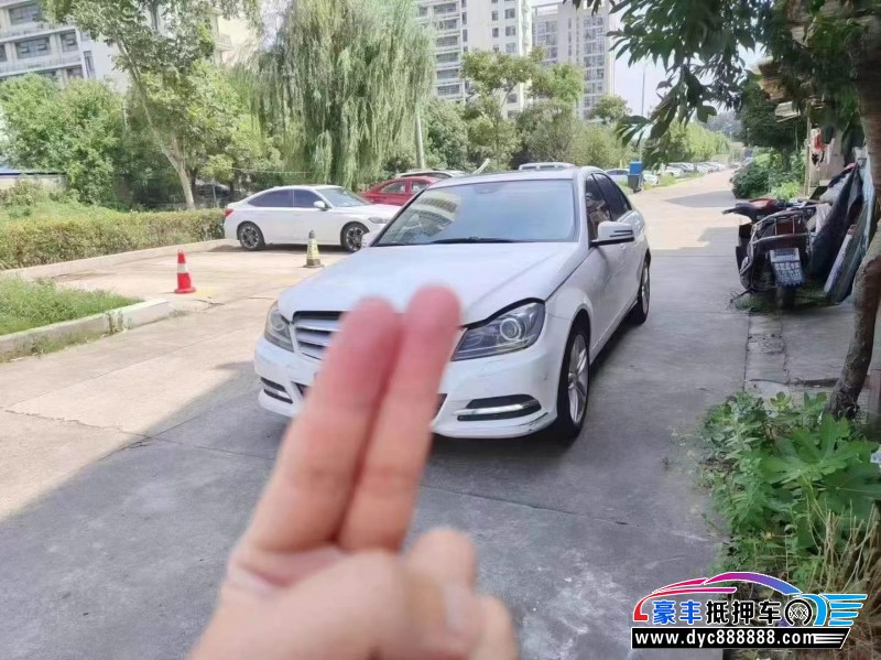 13年奔驰C轿车抵押车出售