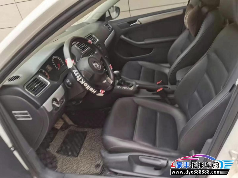 14年大众速腾轿车抵押车出售