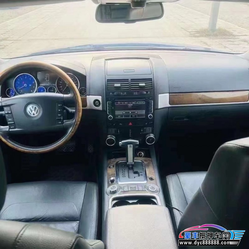 10年大众途锐轿车抵押车出售