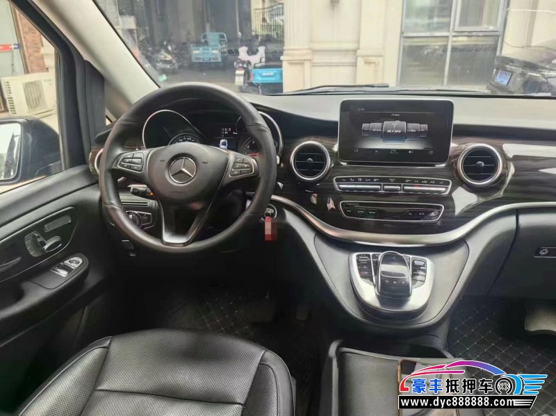 18年奔驰V轿车抵押车出售