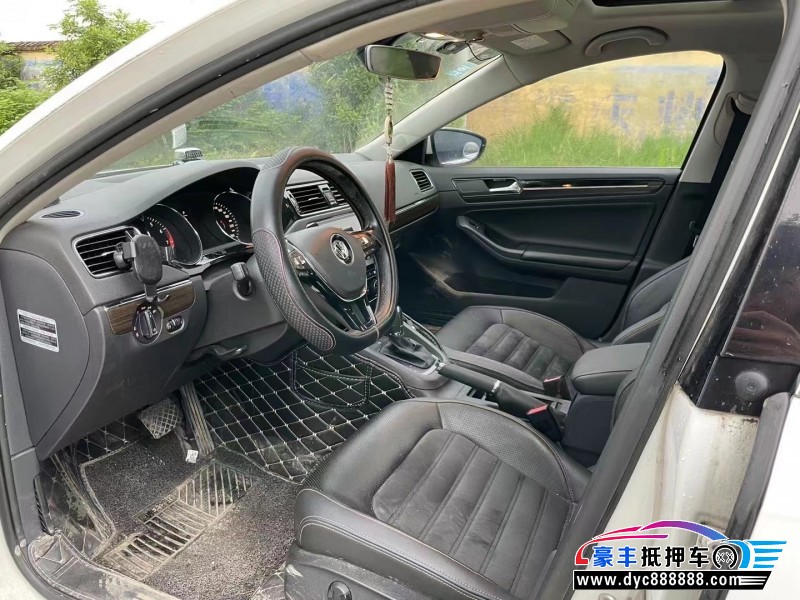 17年大众速腾轿车抵押车出售