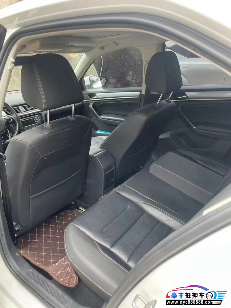 17年大众宝来轿车抵押车出售