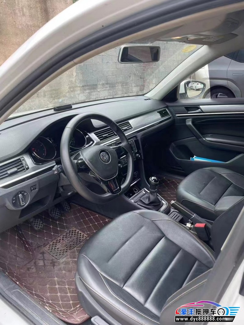 17年大众宝来轿车抵押车出售