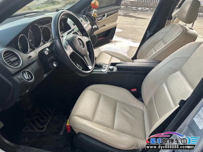 13年奔驰C轿车抵押车出售