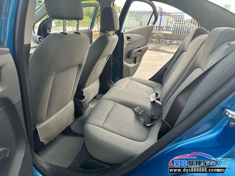 13年雪佛兰爱唯欧轿车抵押车出售