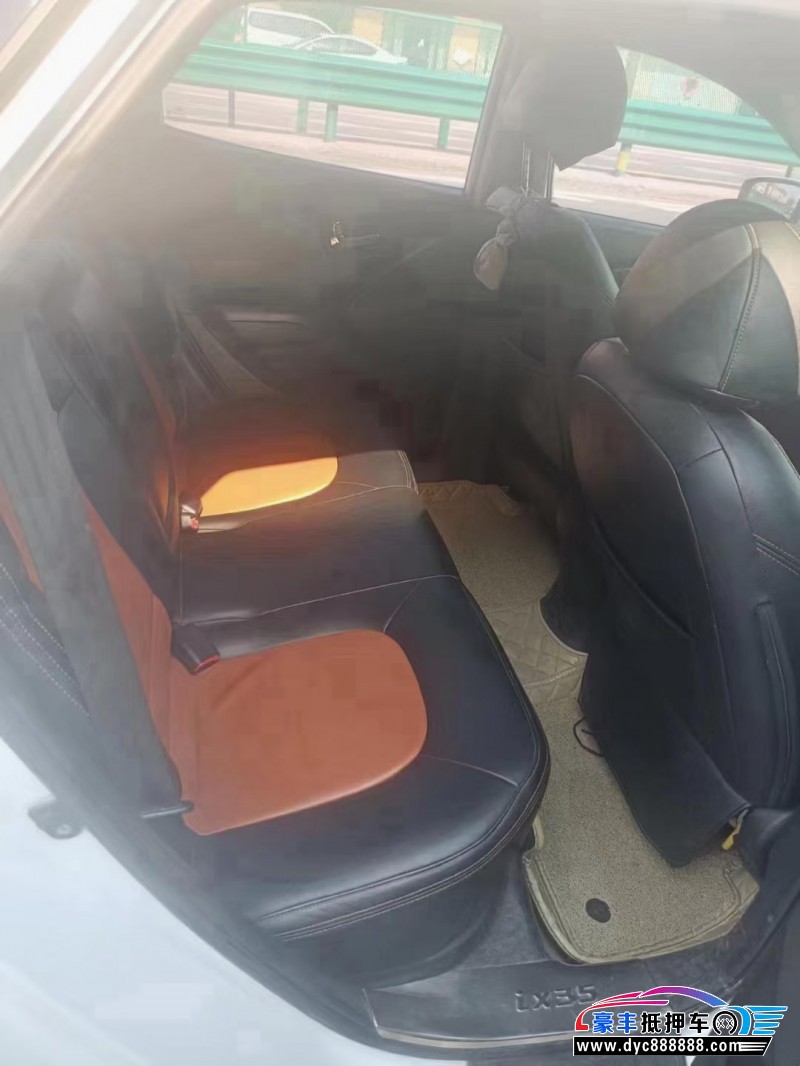 14年现代ix35轿车抵押车出售