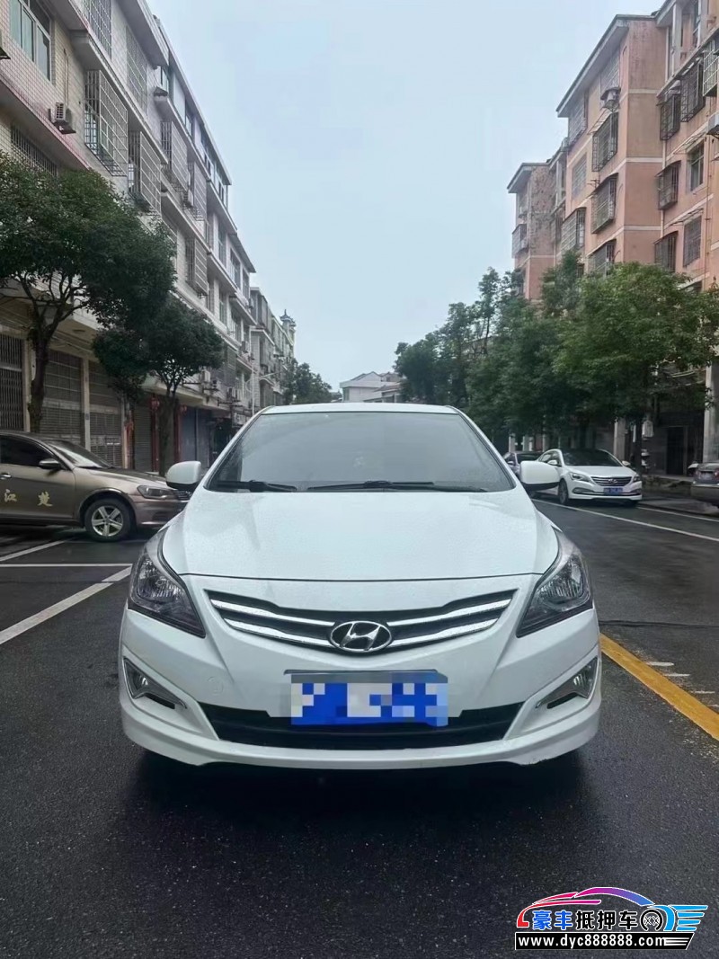 18年现代瑞纳轿车抵押车出售