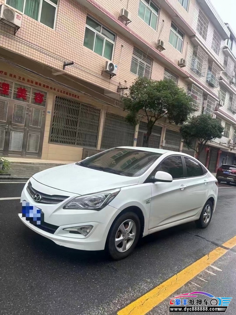 18年现代瑞纳轿车抵押车出售