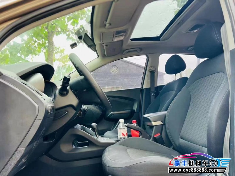 16年现代ix35轿车抵押车出售