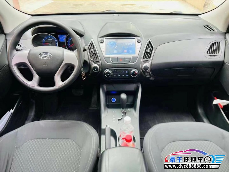 16年现代ix35轿车抵押车出售