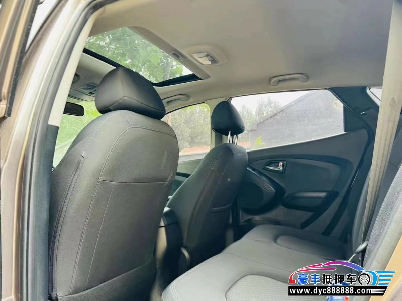 16年现代ix35轿车抵押车出售