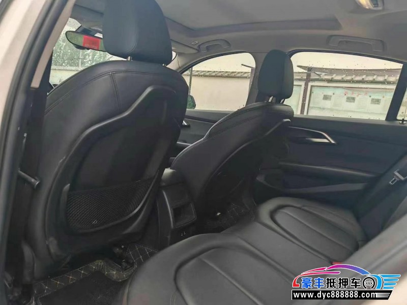 19年宝马1系轿车抵押车出售