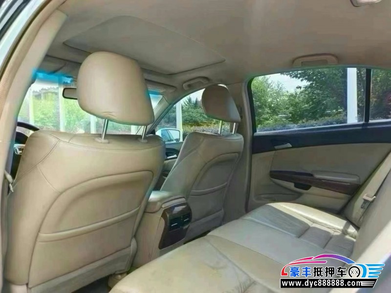 12年本田雅阁轿车抵押车出售