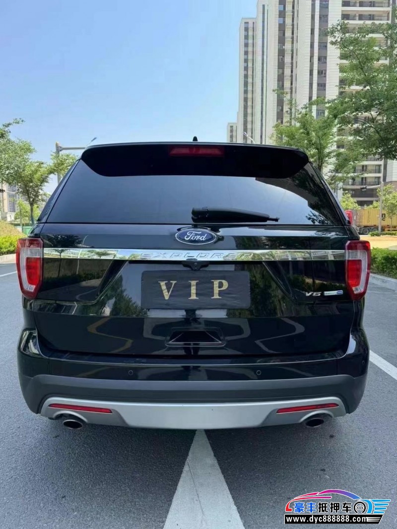 17年福特探索者轿车抵押车出售