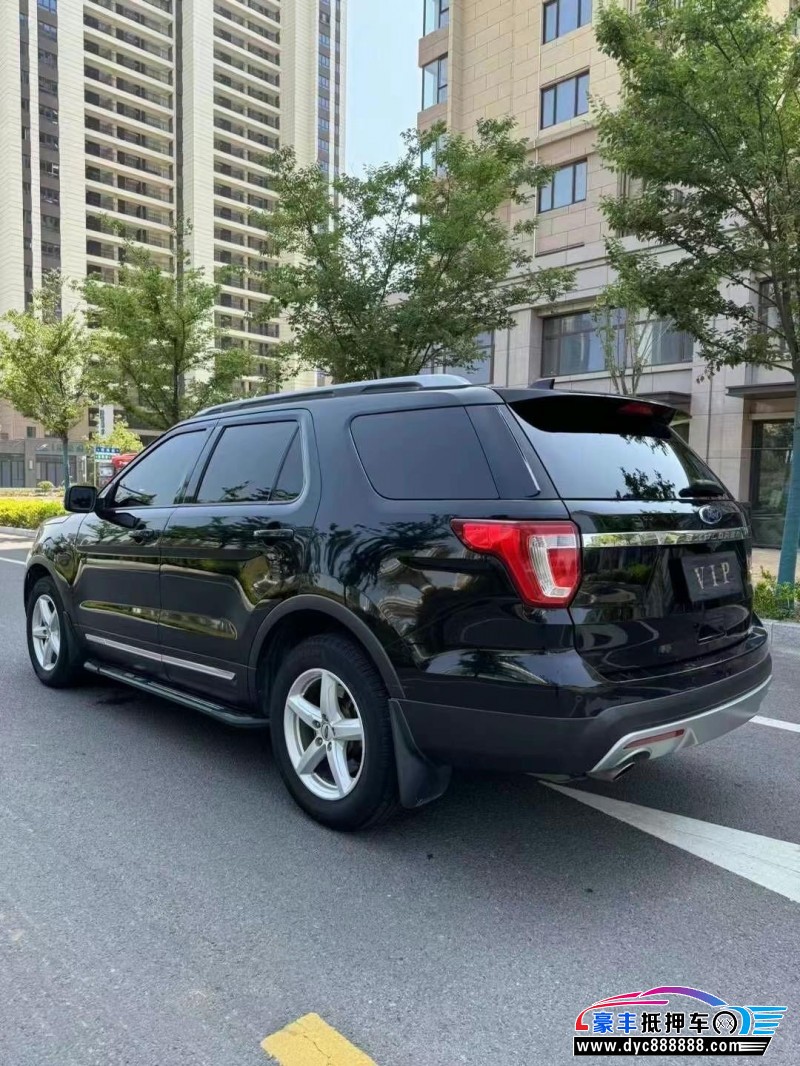 17年福特探索者轿车抵押车出售