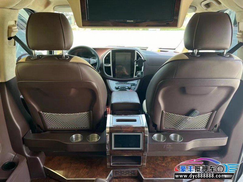 18年奔驰威霆轿车抵押车出售