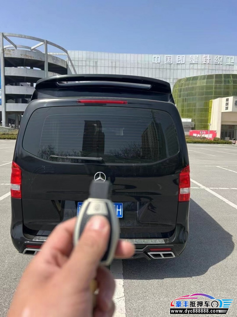 18年奔驰威霆轿车抵押车出售