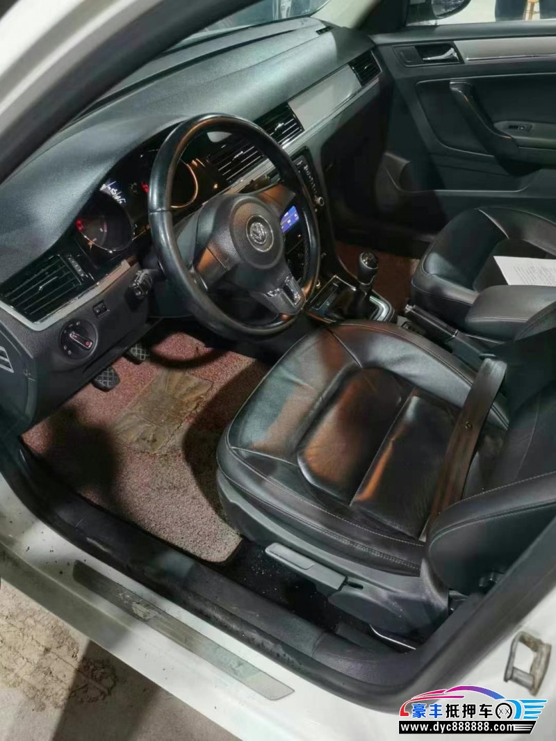 14年大众宝来轿车抵押车出售