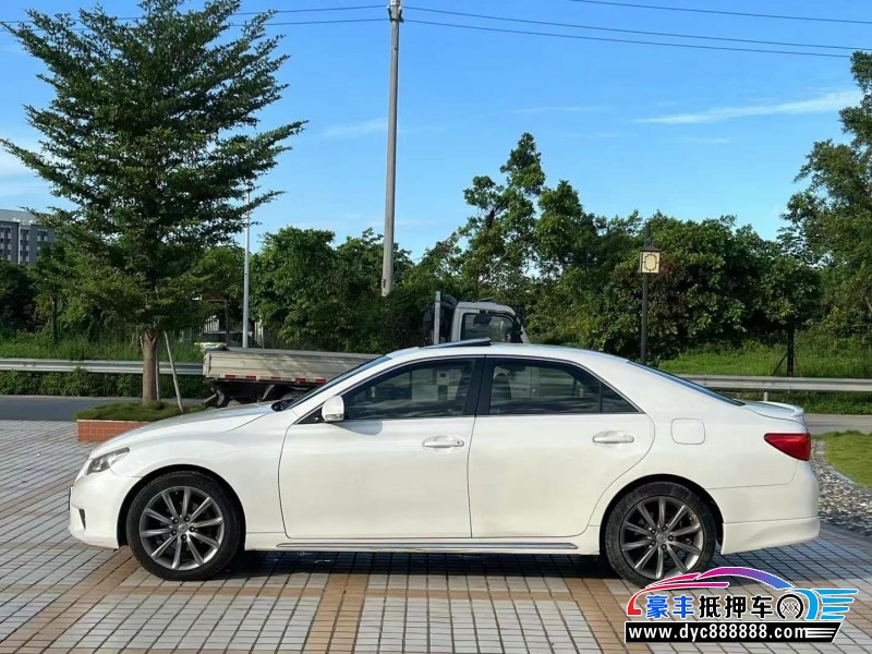 13年丰田锐志轿车抵押车出售