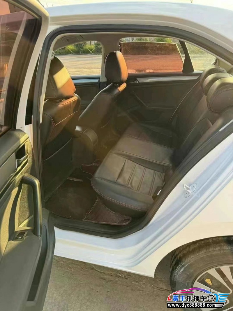 18年大众宝来轿车抵押车出售