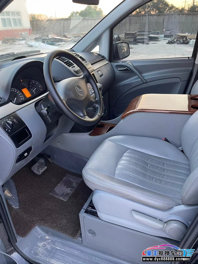 12年奔驰威霆轿车抵押车出售