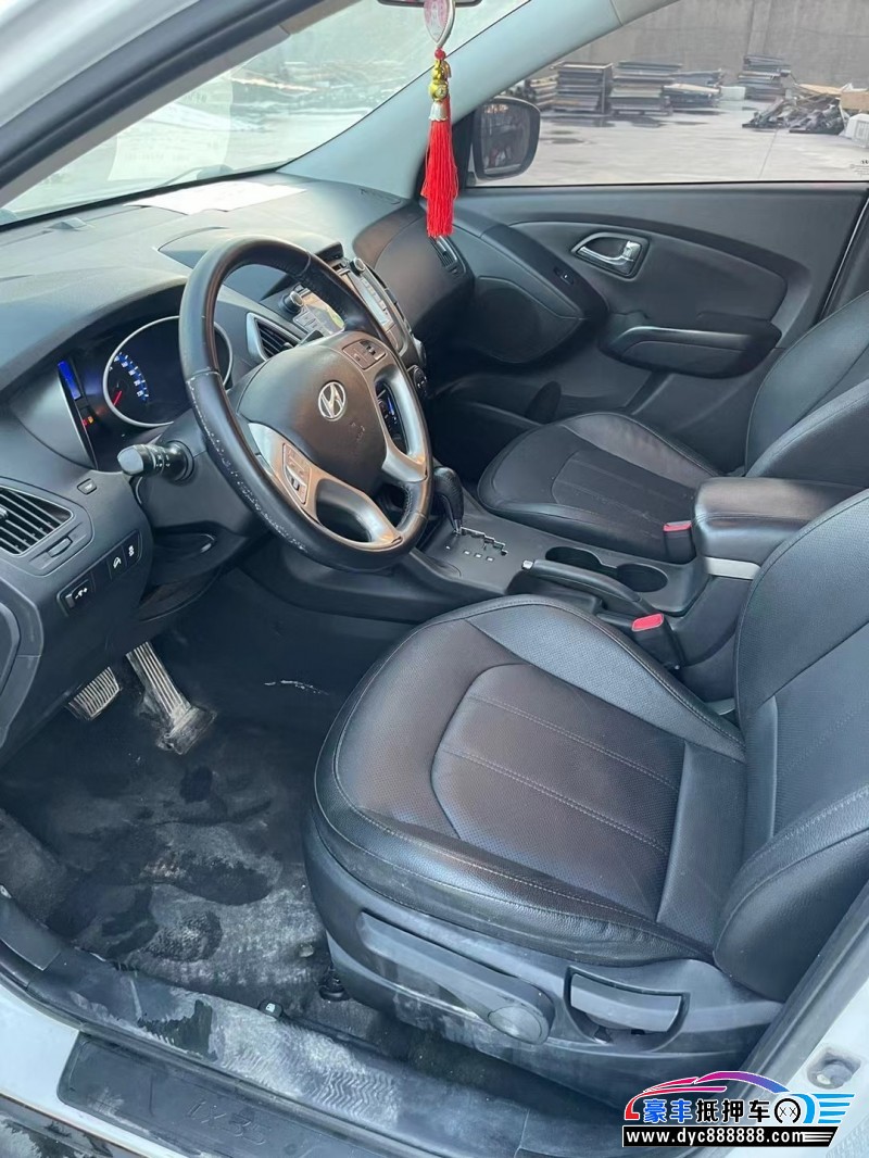 16年现代ix35轿车抵押车出售