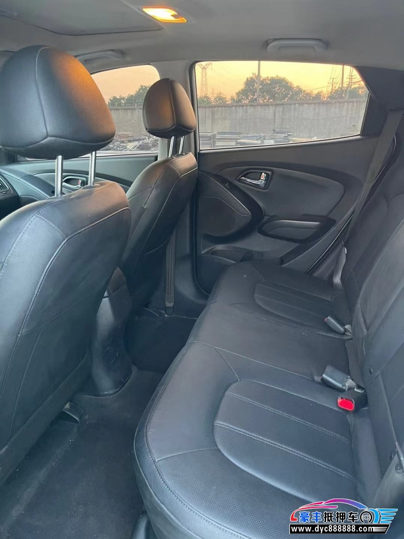 16年现代ix35轿车抵押车出售