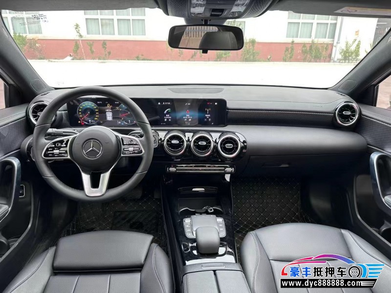 22年奔驰A轿车抵押车出售