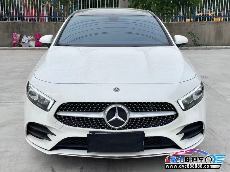 22年奔驰A轿车抵押车出售