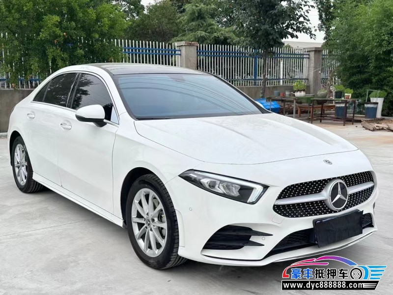 22年奔驰A轿车抵押车出售