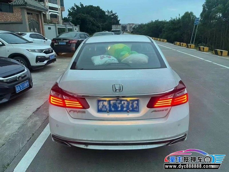 17年本田雅阁轿车抵押车出售