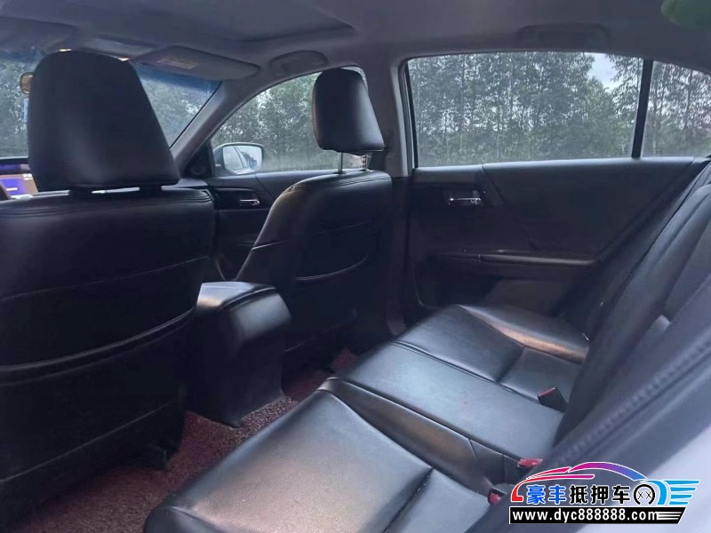 17年本田雅阁轿车抵押车出售