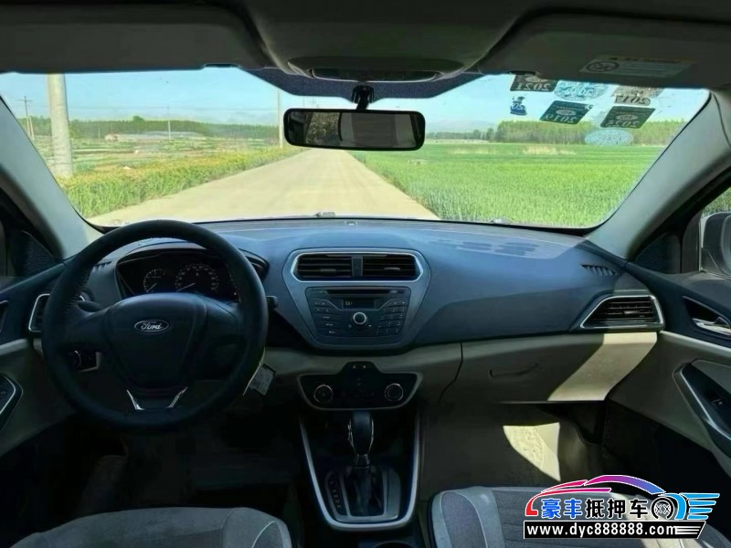 15年福特福睿斯轿车抵押车出售