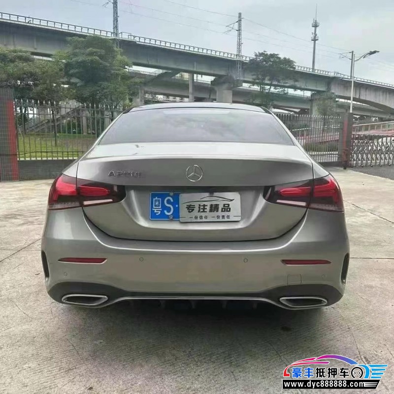 19年奔驰A轿车抵押车出售