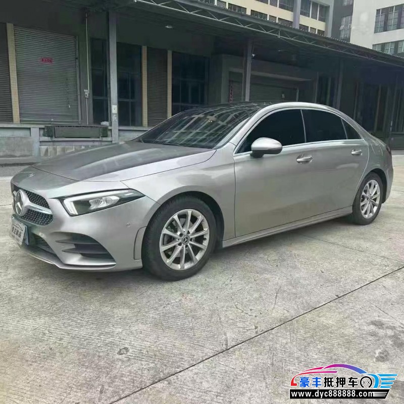 19年奔驰A轿车抵押车出售