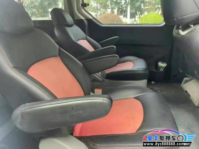 18年上汽大通G10轿车抵押车出售