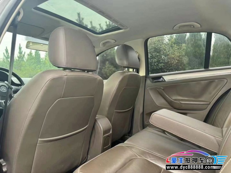 13年大众宝来轿车抵押车出售