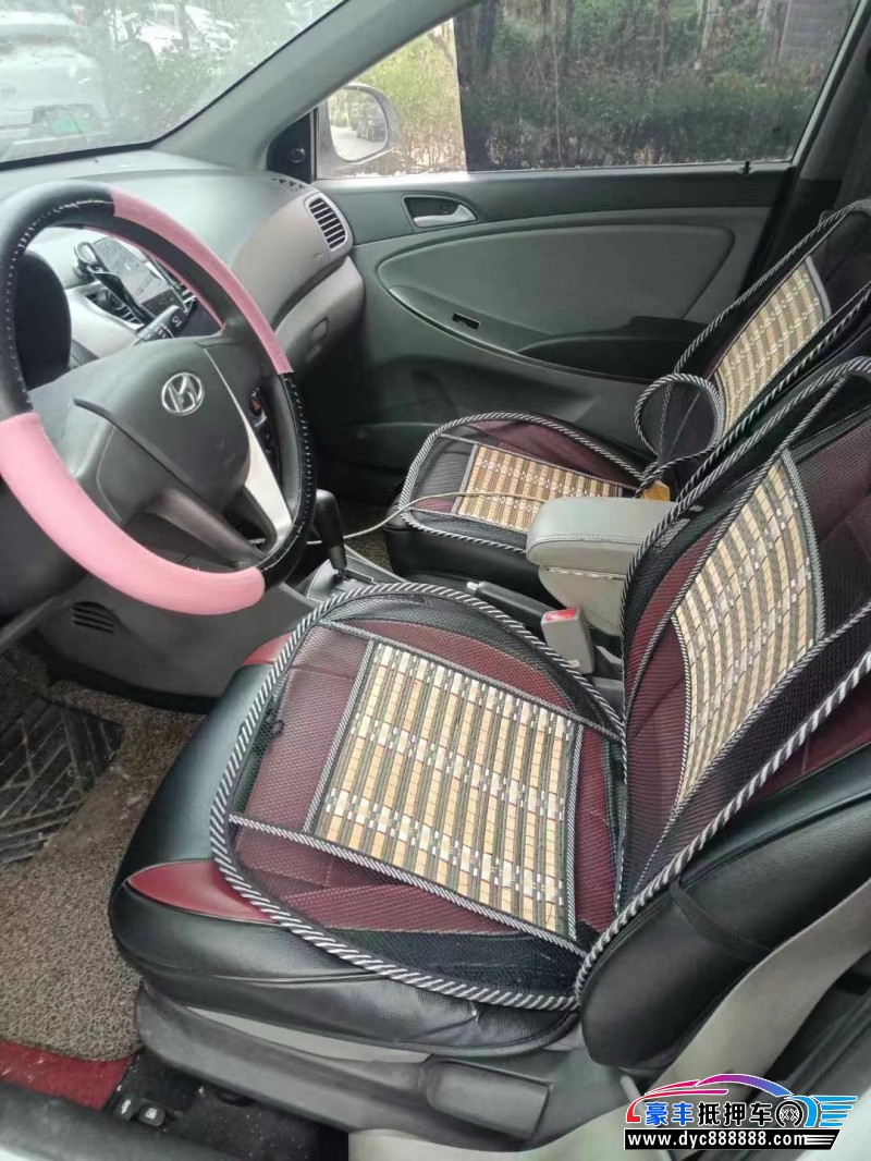 14年现代瑞纳轿车抵押车出售