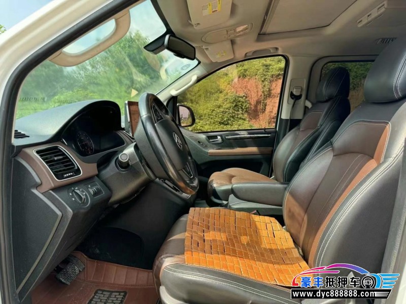 17年上汽大通G10轿车抵押车出售