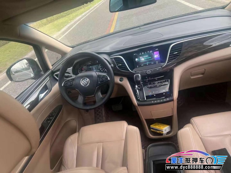 17年别克GL8轿车抵押车出售