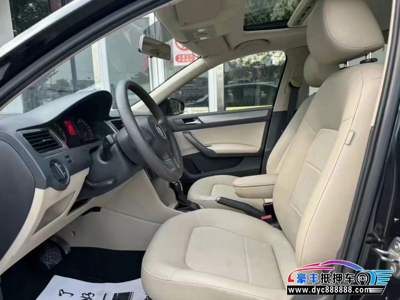 13年大众桑塔纳轿车抵押车出售